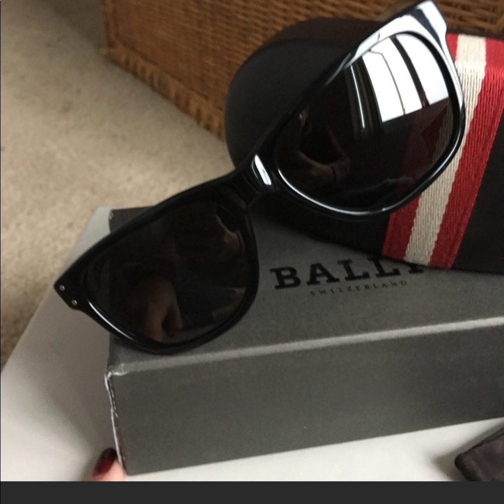 BALLY WOMANS SUNGLASSES